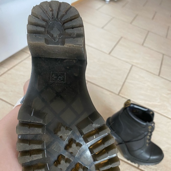 Dr. Martens Black Leather Ankle Boot *Worn Twice* - Picture 7 of 7